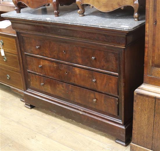 A marble topped commode W.128.5cm